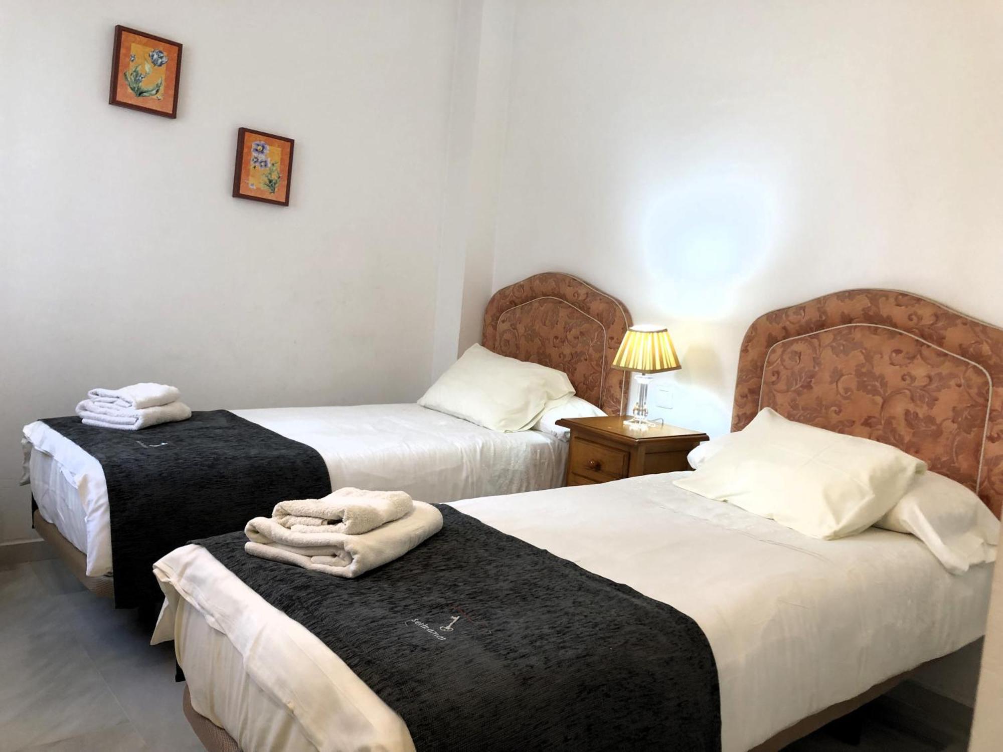 Apartamentos y casas SERINAMAR- Banús, Marbella Habitación foto