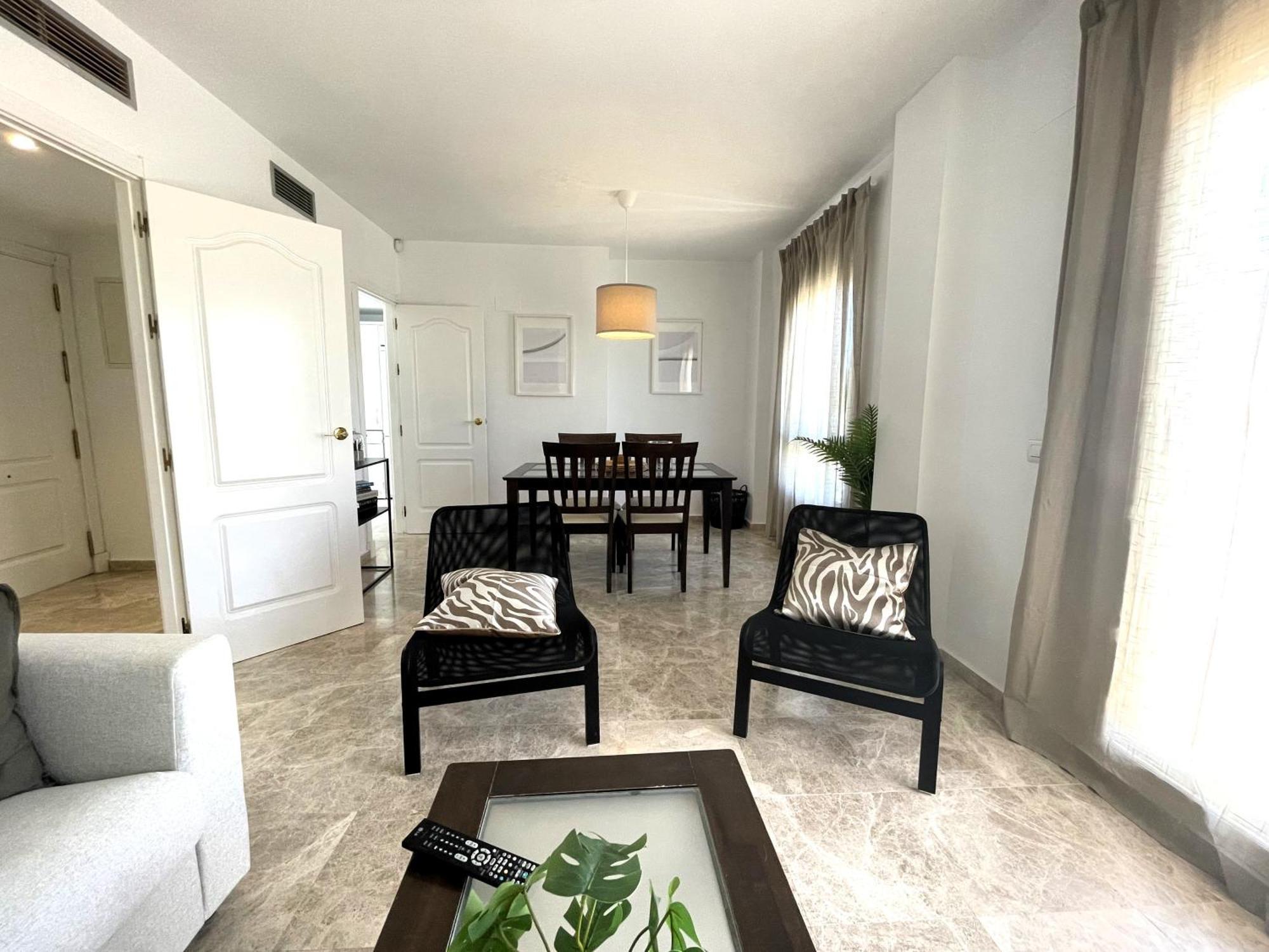 Apartamentos y casas SERINAMAR- Banús, Marbella Habitación foto