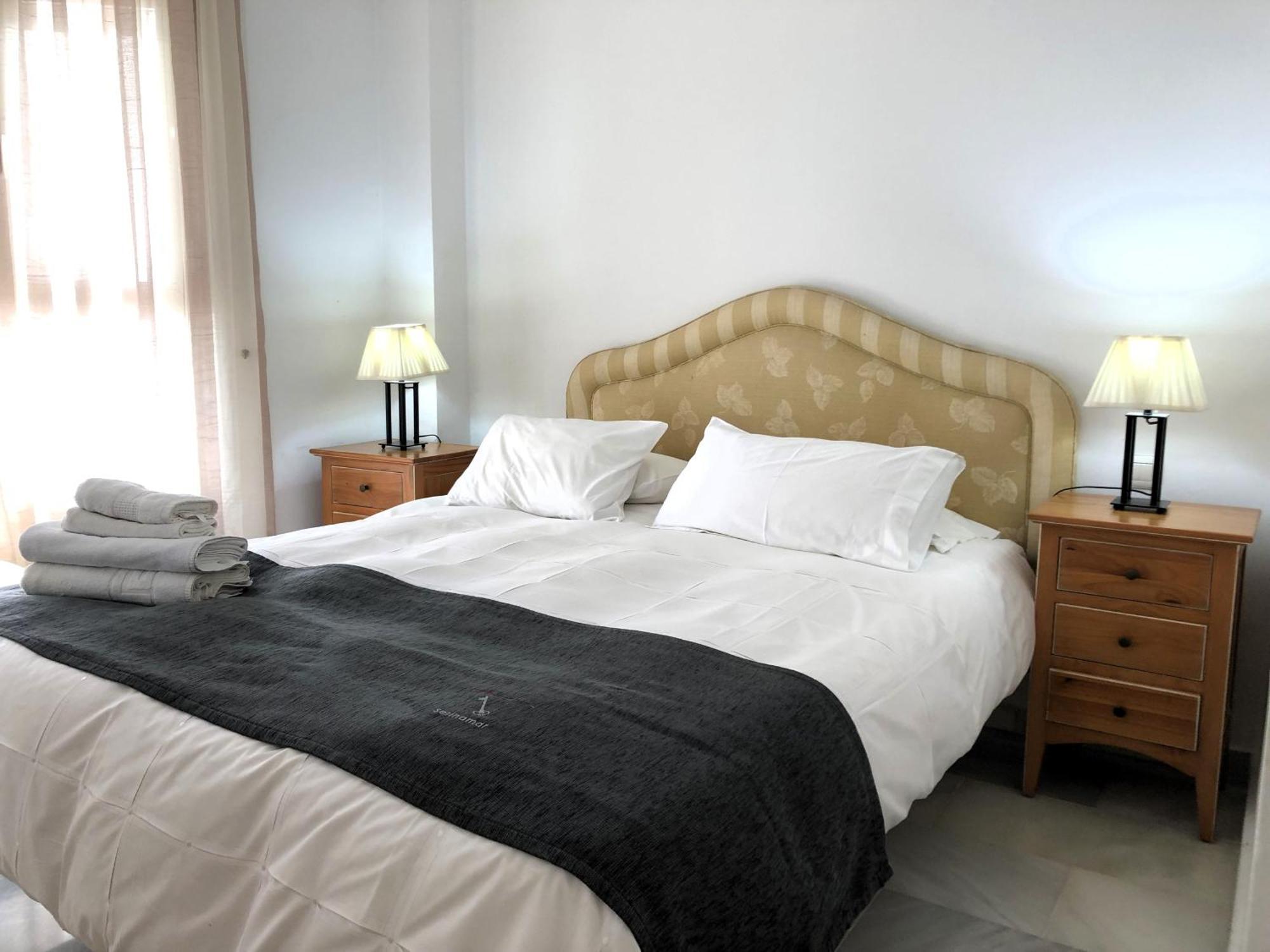 Apartamentos y casas SERINAMAR- Banús, Marbella Habitación foto
