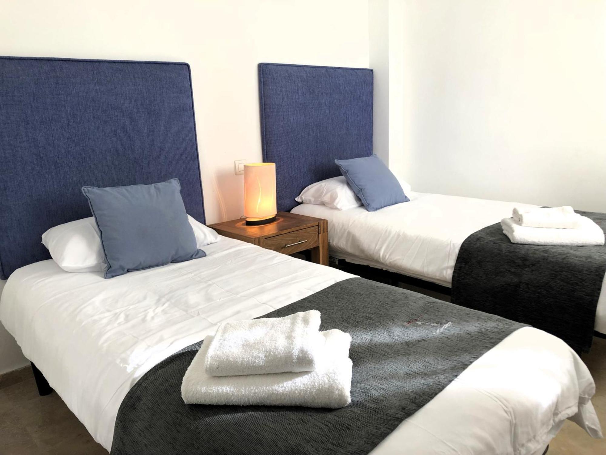 Apartamentos y casas SERINAMAR- Banús, Marbella Habitación foto