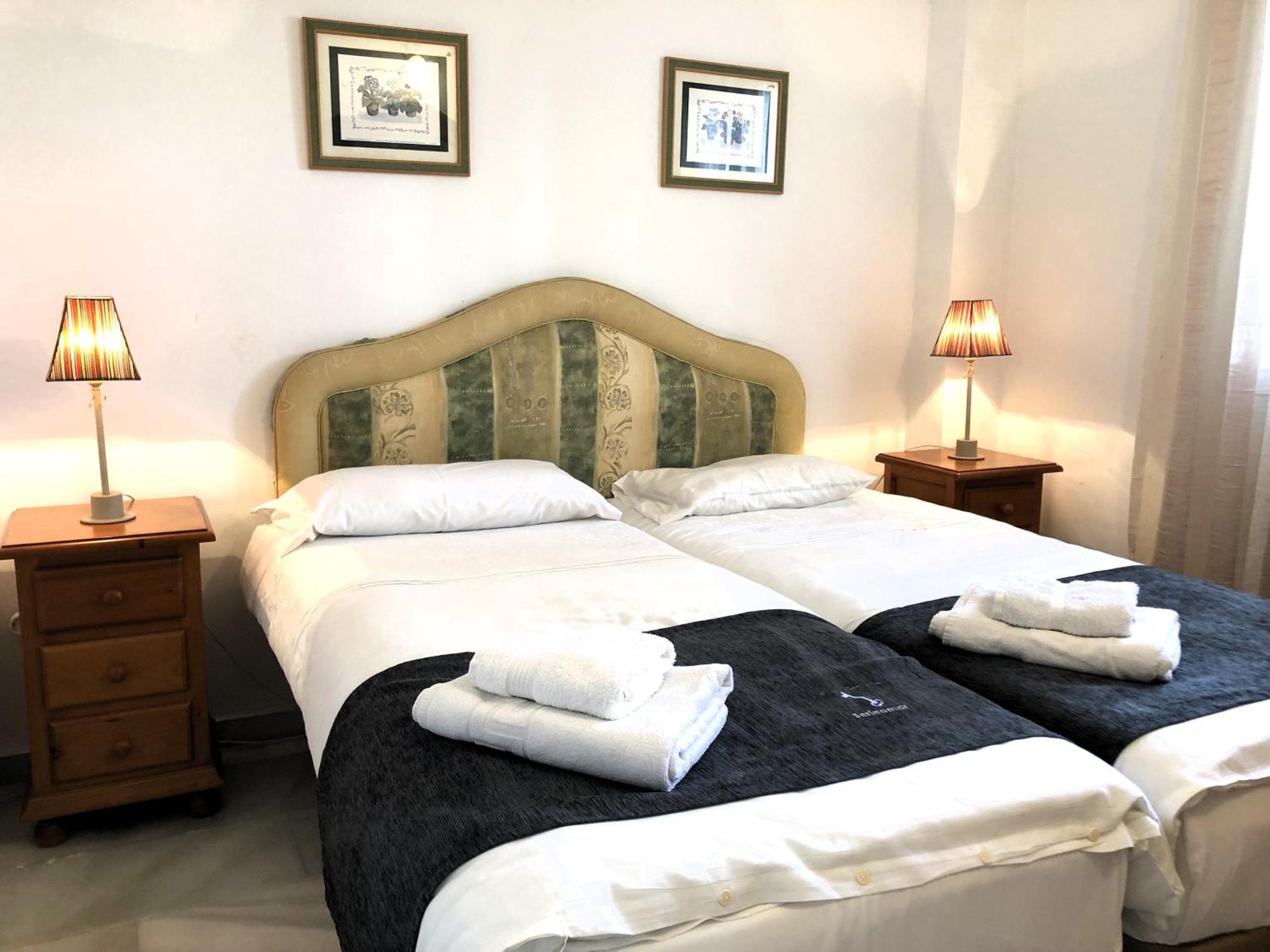 Apartamentos y casas SERINAMAR- Banús, Marbella Habitación foto