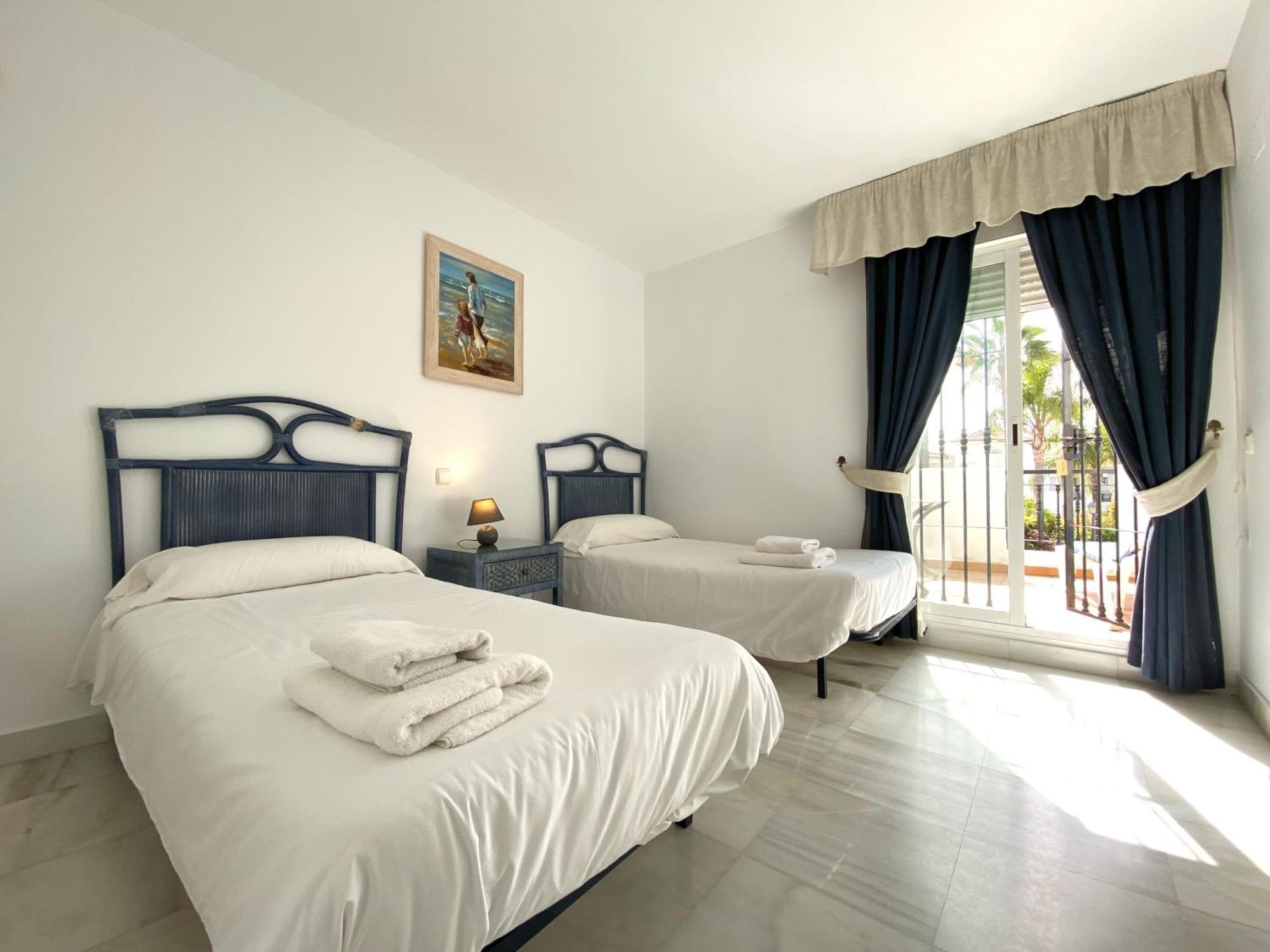 Apartamentos y casas SERINAMAR- Banús, Marbella Habitación foto