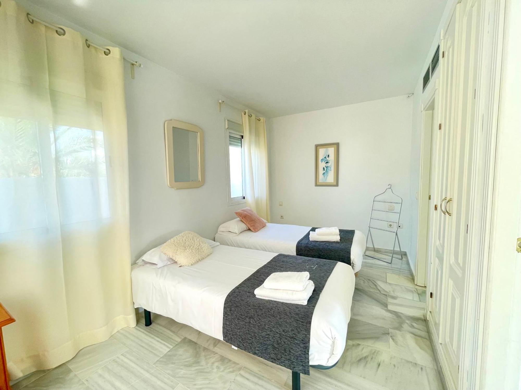 Apartamentos y casas SERINAMAR- Banús, Marbella Habitación foto